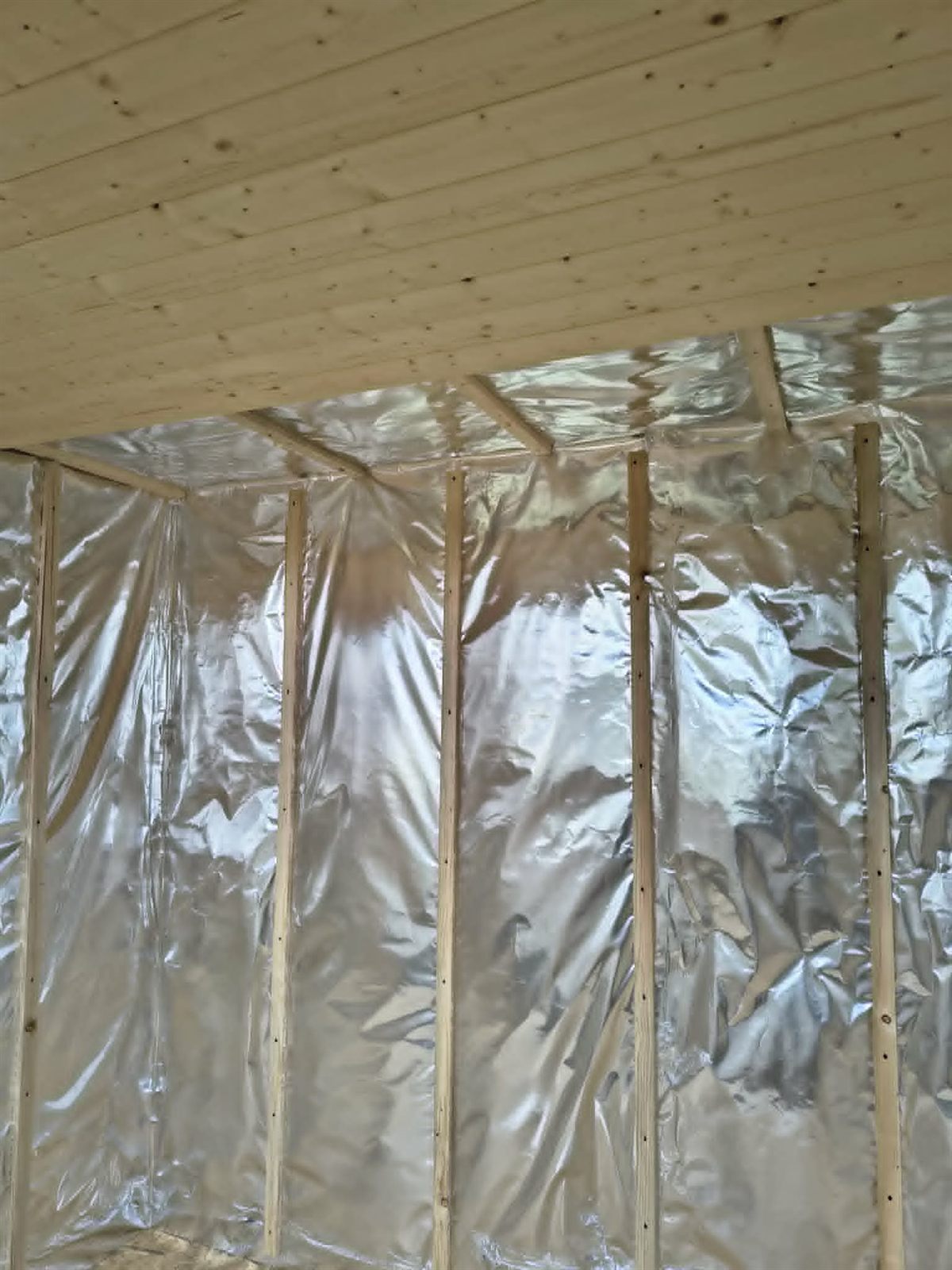 Paraizolacja i Ekran Aluminiowy – proces budowy sauny Małopolska